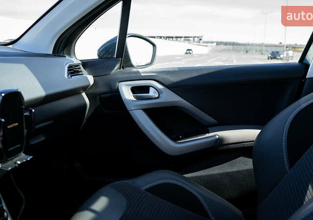 Зелений Пежо 2008, об'ємом двигуна 1.2 л та пробігом 45 тис. км за 12500 $, фото 39 на Automoto.ua