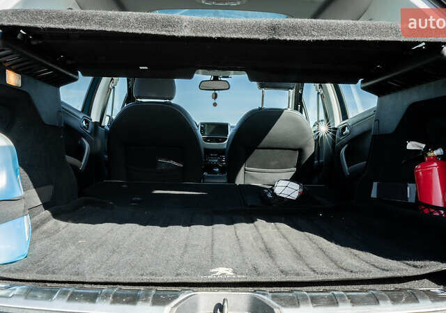 Зелений Пежо 2008, об'ємом двигуна 1.2 л та пробігом 45 тис. км за 12500 $, фото 17 на Automoto.ua