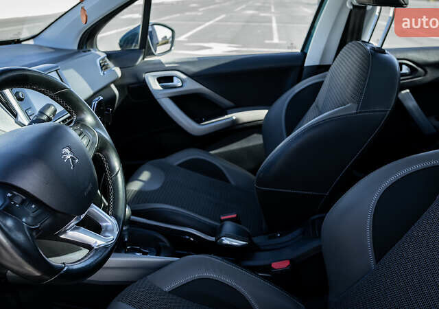 Зелений Пежо 2008, об'ємом двигуна 1.2 л та пробігом 45 тис. км за 12500 $, фото 40 на Automoto.ua