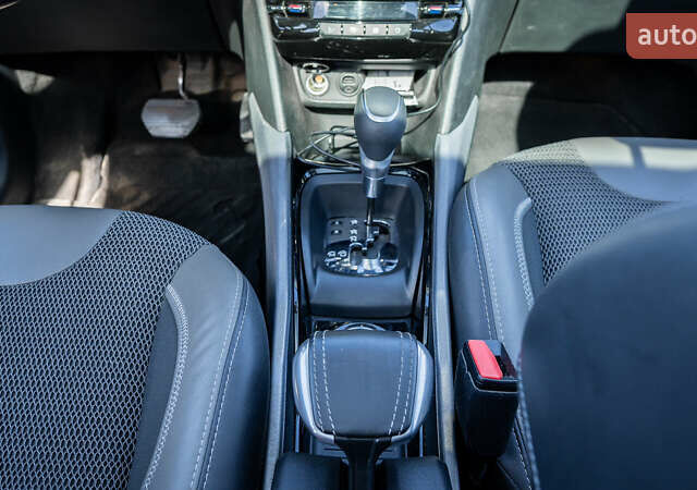 Зелений Пежо 2008, об'ємом двигуна 1.2 л та пробігом 45 тис. км за 12500 $, фото 32 на Automoto.ua