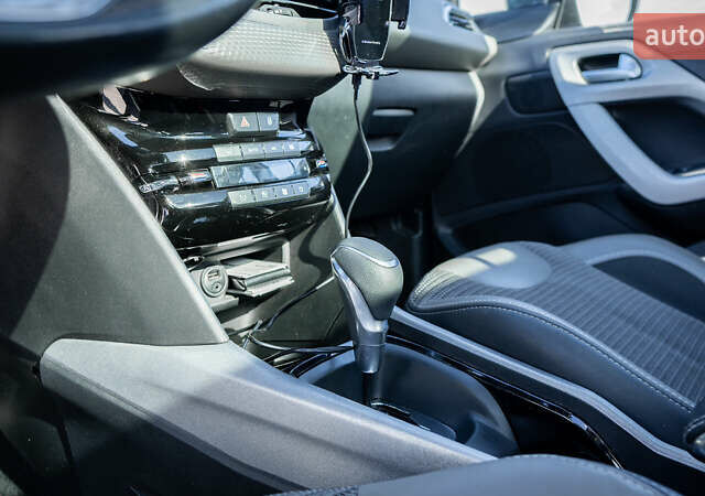 Зелений Пежо 2008, об'ємом двигуна 1.2 л та пробігом 45 тис. км за 12500 $, фото 36 на Automoto.ua