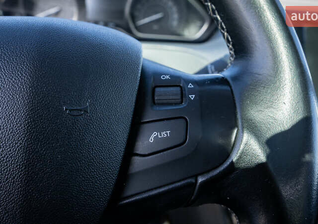 Зелений Пежо 2008, об'ємом двигуна 1.2 л та пробігом 45 тис. км за 12500 $, фото 25 на Automoto.ua