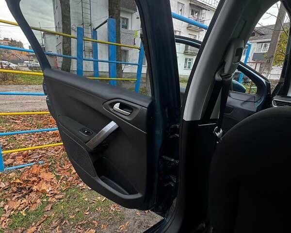 Зеленый Пежо 2008, объемом двигателя 1.2 л и пробегом 133 тыс. км за 12000 $, фото 28 на Automoto.ua