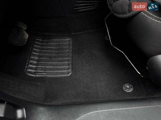 Зеленый Пежо 2008, объемом двигателя 1.2 л и пробегом 133 тыс. км за 12000 $, фото 9 на Automoto.ua