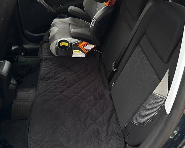 Зеленый Пежо 2008, объемом двигателя 1.2 л и пробегом 133 тыс. км за 12000 $, фото 37 на Automoto.ua