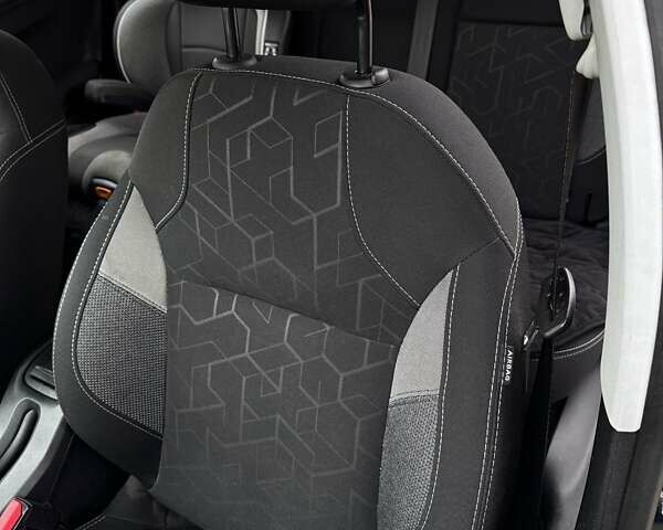 Зеленый Пежо 2008, объемом двигателя 1.2 л и пробегом 133 тыс. км за 12000 $, фото 36 на Automoto.ua