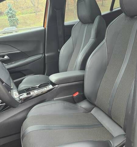 Оранжевый Пежо 2008, объемом двигателя 1.2 л и пробегом 90 тыс. км за 20000 $, фото 5 на Automoto.ua