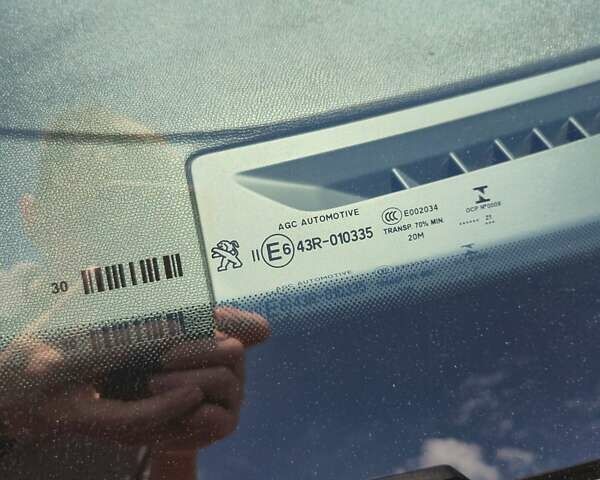 Оранжевый Пежо 2008, объемом двигателя 1.2 л и пробегом 30 тыс. км за 23100 $, фото 61 на Automoto.ua