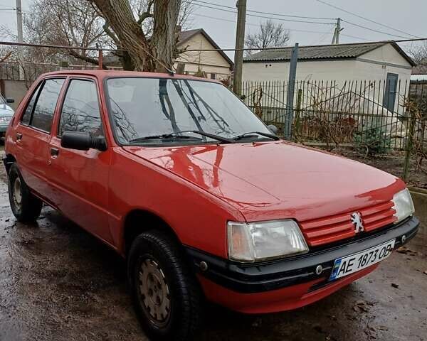 Червоний Пежо 205, об'ємом двигуна 1.4 л та пробігом 250 тис. км за 800 $, фото 5 на Automoto.ua