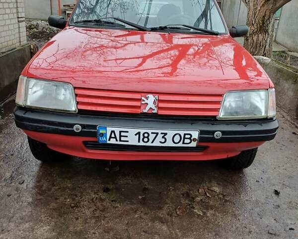 Червоний Пежо 205, об'ємом двигуна 1.4 л та пробігом 250 тис. км за 800 $, фото 1 на Automoto.ua