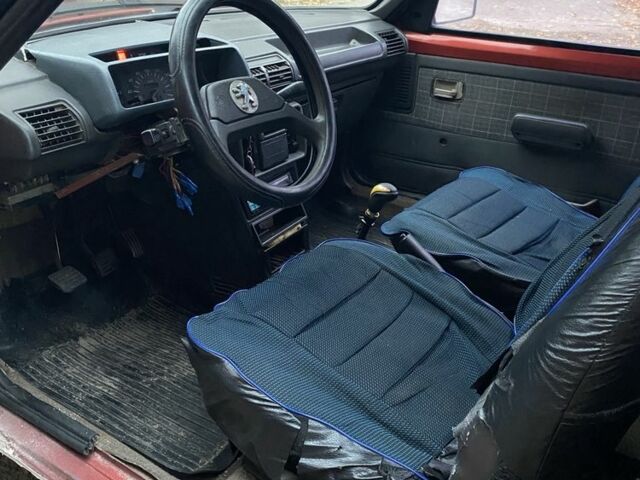 Красный Пежо 205, объемом двигателя 1.8 л и пробегом 200 тыс. км за 700 $, фото 4 на Automoto.ua