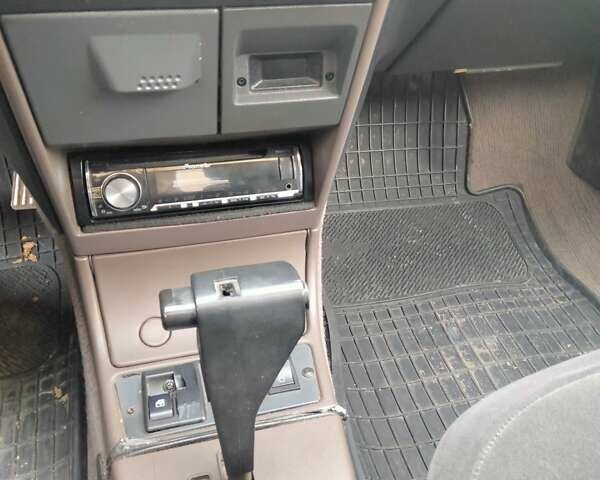 Синий Пежо 205, объемом двигателя 1.6 л и пробегом 320 тыс. км за 1700 $, фото 4 на Automoto.ua