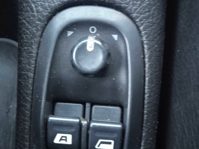 Белый Пежо 206, объемом двигателя 2 л и пробегом 345 тыс. км за 310 $, фото 3 на Automoto.ua