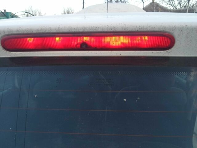 Белый Пежо 206, объемом двигателя 2 л и пробегом 345 тыс. км за 310 $, фото 4 на Automoto.ua