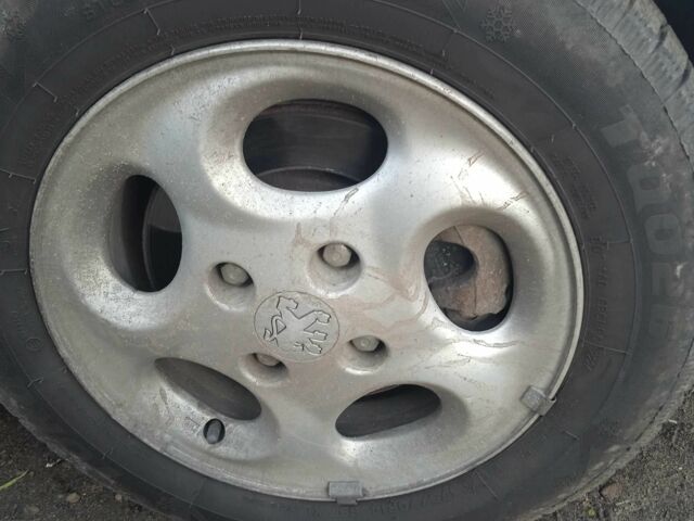 Белый Пежо 206, объемом двигателя 2 л и пробегом 345 тыс. км за 310 $, фото 15 на Automoto.ua