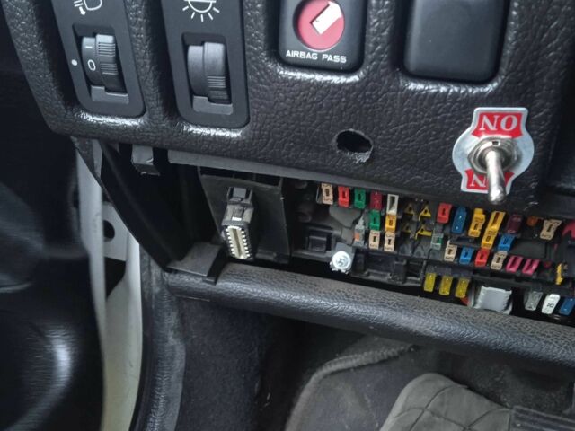 Белый Пежо 206, объемом двигателя 2 л и пробегом 345 тыс. км за 310 $, фото 2 на Automoto.ua