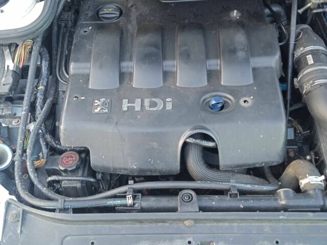 Белый Пежо 206, объемом двигателя 2 л и пробегом 345 тыс. км за 310 $, фото 5 на Automoto.ua