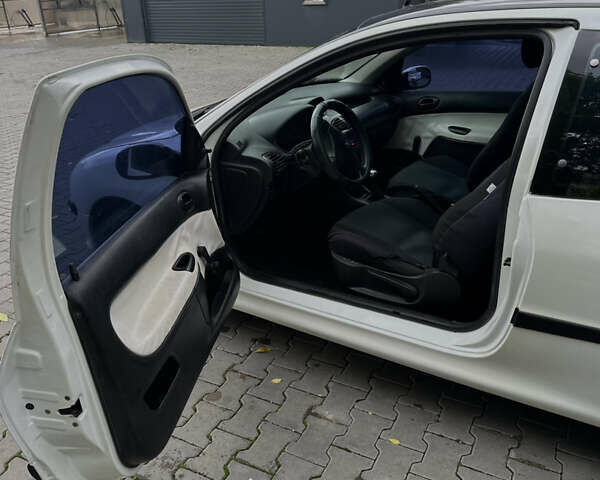 Білий Пежо 206, об'ємом двигуна 1.87 л та пробігом 268 тис. км за 3200 $, фото 18 на Automoto.ua