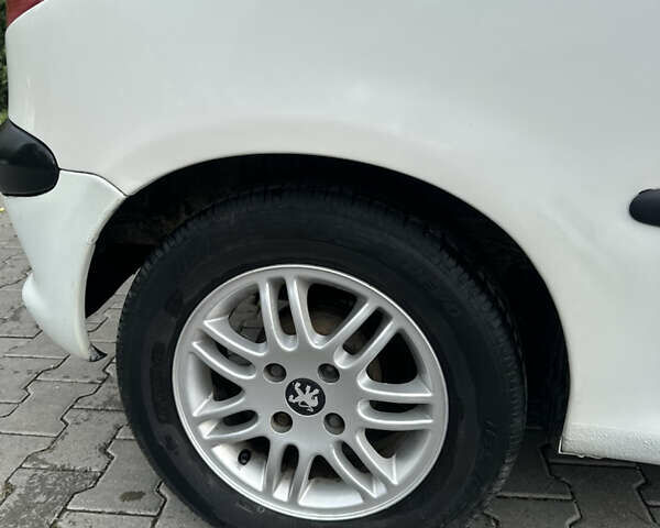 Білий Пежо 206, об'ємом двигуна 1.87 л та пробігом 268 тис. км за 3200 $, фото 5 на Automoto.ua