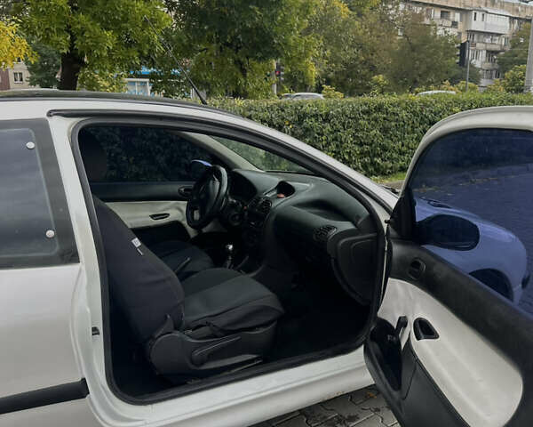 Білий Пежо 206, об'ємом двигуна 1.87 л та пробігом 268 тис. км за 3200 $, фото 14 на Automoto.ua