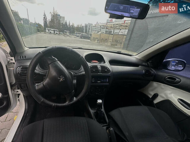 Білий Пежо 206, об'ємом двигуна 1.87 л та пробігом 268 тис. км за 3200 $, фото 21 на Automoto.ua