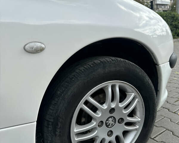 Білий Пежо 206, об'ємом двигуна 1.87 л та пробігом 268 тис. км за 3200 $, фото 2 на Automoto.ua