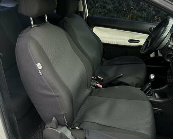 Білий Пежо 206, об'ємом двигуна 1.87 л та пробігом 268 тис. км за 3200 $, фото 15 на Automoto.ua