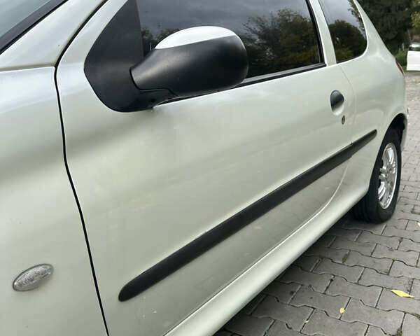 Білий Пежо 206, об'ємом двигуна 1.87 л та пробігом 268 тис. км за 3200 $, фото 9 на Automoto.ua