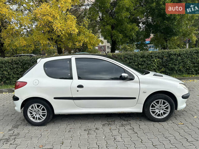 Білий Пежо 206, об'ємом двигуна 1.87 л та пробігом 268 тис. км за 3200 $, фото 1 на Automoto.ua