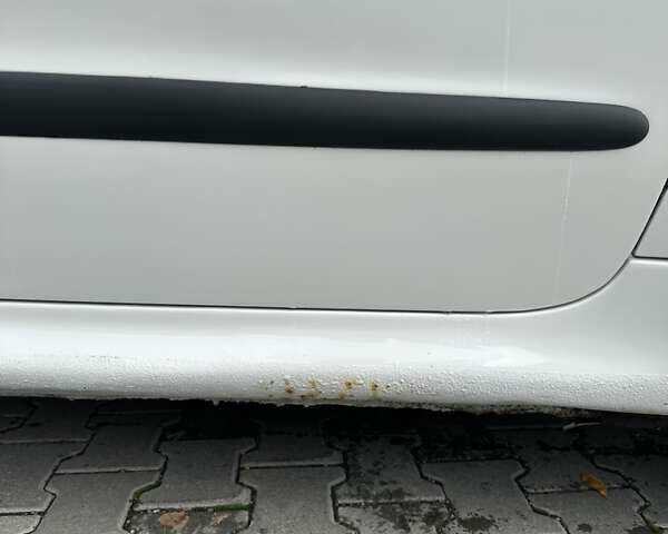 Білий Пежо 206, об'ємом двигуна 1.87 л та пробігом 268 тис. км за 3200 $, фото 4 на Automoto.ua