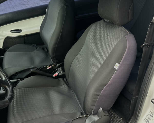 Білий Пежо 206, об'ємом двигуна 1.87 л та пробігом 268 тис. км за 3200 $, фото 19 на Automoto.ua