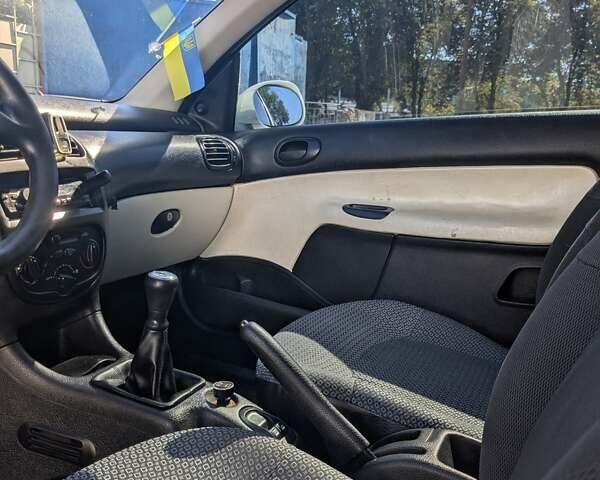 Білий Пежо 206, об'ємом двигуна 1.87 л та пробігом 200 тис. км за 2400 $, фото 6 на Automoto.ua