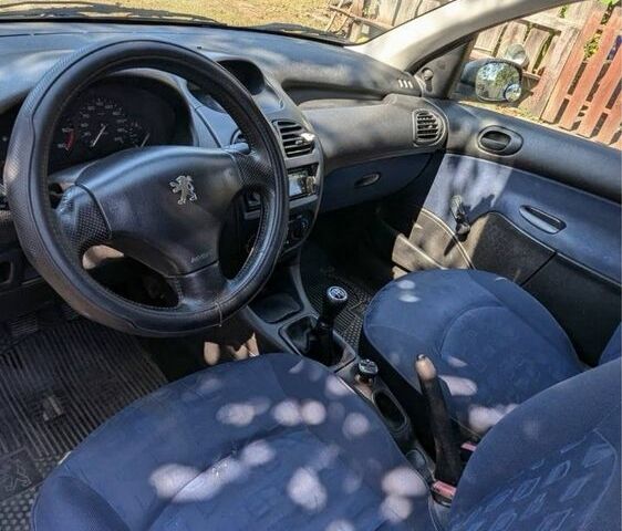 Белый Пежо 206, объемом двигателя 1.9 л и пробегом 271 тыс. км за 2123 $, фото 14 на Automoto.ua