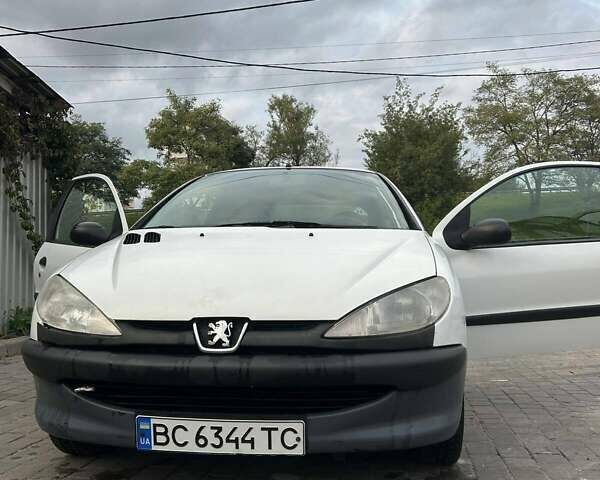 Белый Пежо 206, объемом двигателя 1.1 л и пробегом 265 тыс. км за 1699 $, фото 13 на Automoto.ua