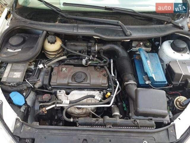 Білий Пежо 206, об'ємом двигуна 1.36 л та пробігом 253 тис. км за 1900 $, фото 4 на Automoto.ua
