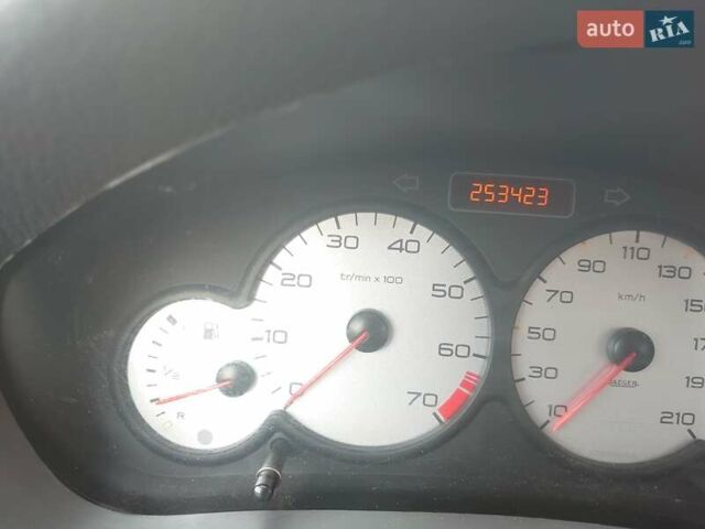 Білий Пежо 206, об'ємом двигуна 1.36 л та пробігом 253 тис. км за 1900 $, фото 6 на Automoto.ua