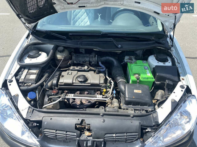 Белый Пежо 206, объемом двигателя 1.36 л и пробегом 293 тыс. км за 2500 $, фото 6 на Automoto.ua