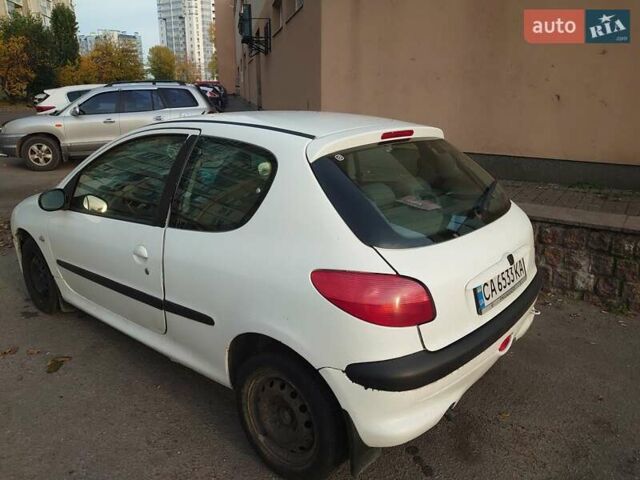 Білий Пежо 206, об'ємом двигуна 1.36 л та пробігом 253 тис. км за 1900 $, фото 2 на Automoto.ua