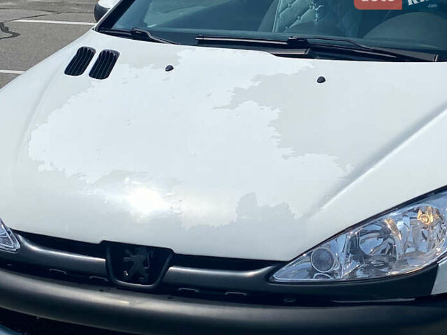 Белый Пежо 206, объемом двигателя 1.36 л и пробегом 293 тыс. км за 2500 $, фото 11 на Automoto.ua