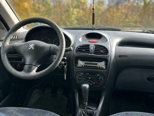 Білий Пежо 206, об'ємом двигуна 2 л та пробігом 300 тис. км за 1000 $, фото 7 на Automoto.ua