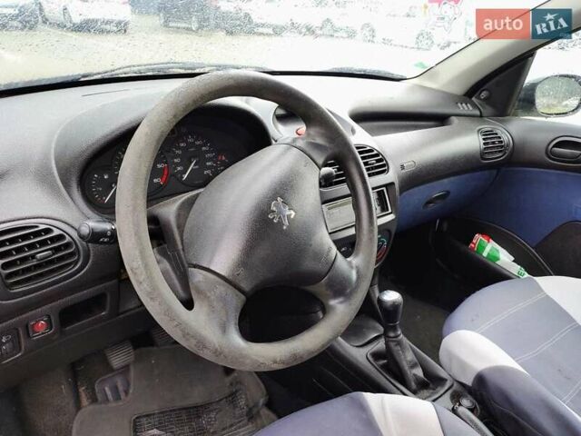 Білий Пежо 206, об'ємом двигуна 1.4 л та пробігом 182 тис. км за 4200 $, фото 5 на Automoto.ua