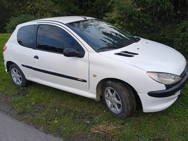 Білий Пежо 206, об'ємом двигуна 1.1 л та пробігом 187 тис. км за 1250 $, фото 3 на Automoto.ua