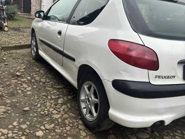 Белый Пежо 206, объемом двигателя 1.1 л и пробегом 387 тыс. км за 1600 $, фото 5 на Automoto.ua
