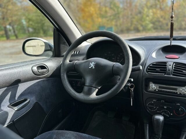 Білий Пежо 206, об'ємом двигуна 2 л та пробігом 300 тис. км за 1000 $, фото 8 на Automoto.ua