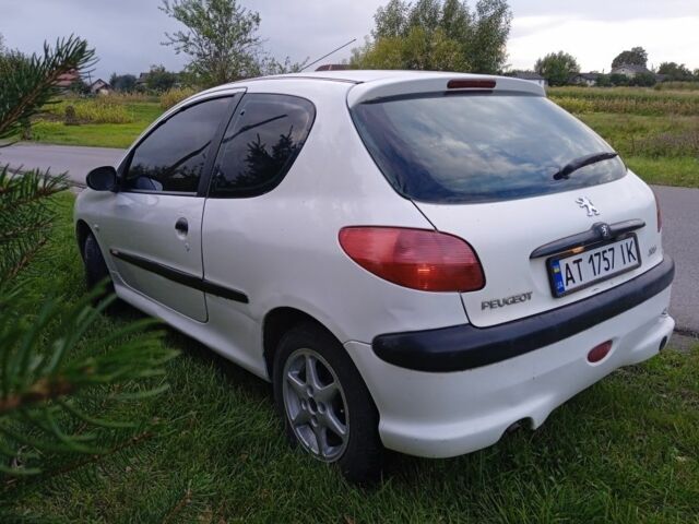 Білий Пежо 206, об'ємом двигуна 1.1 л та пробігом 187 тис. км за 1250 $, фото 5 на Automoto.ua