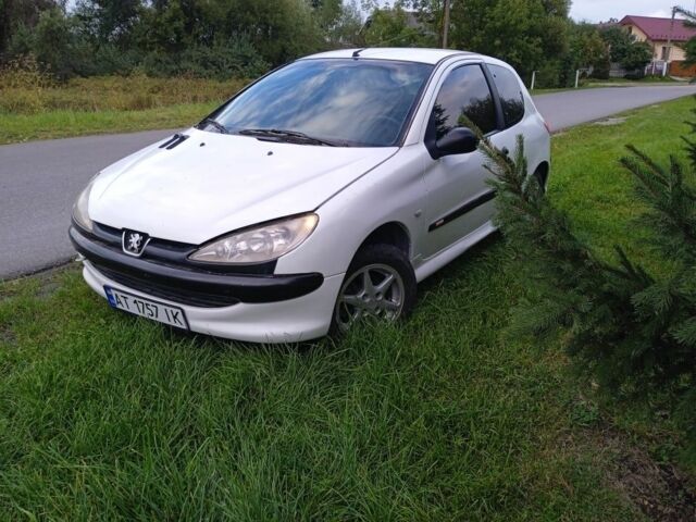 Білий Пежо 206, об'ємом двигуна 1.1 л та пробігом 187 тис. км за 1250 $, фото 2 на Automoto.ua
