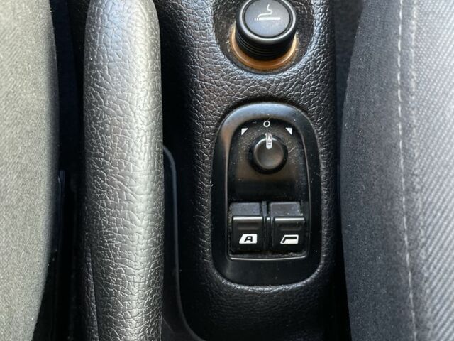 Белый Пежо 206, объемом двигателя 1.4 л и пробегом 298 тыс. км за 3600 $, фото 9 на Automoto.ua