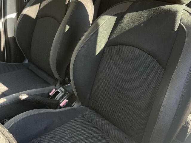 Белый Пежо 206, объемом двигателя 1.4 л и пробегом 298 тыс. км за 3600 $, фото 2 на Automoto.ua