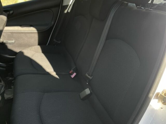 Белый Пежо 206, объемом двигателя 1.4 л и пробегом 298 тыс. км за 3600 $, фото 7 на Automoto.ua