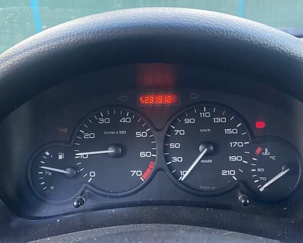 Білий Пежо 206, об'ємом двигуна 1.4 л та пробігом 231 тис. км за 2500 $, фото 1 на Automoto.ua